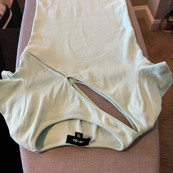 Cutout tee - Picture 6 of 11